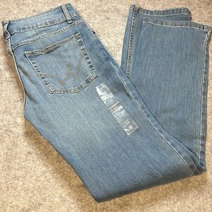 🤠 Wrangler Ladies’ NWT Straight-Leg Western Jeans – Light Wash Perfection! 🤠